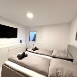 Designer In Erstbezug 75 Tv Mit Netflix Und Offene Kueche Wehome Premium Apartment *