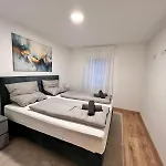 Designer In Erstbezug 75 Tv Mit Netflix Und Offene Kueche Wehome Premium Apartment *