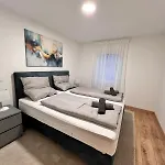 Designer In Erstbezug 75 Tv Mit Netflix Und Offene Kueche Wehome Premium *