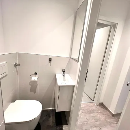 Designer In Erstbezug 75 Tv Mit Netflix Und Offene Küche Wehome Premium Sinsheim