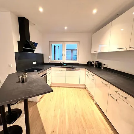 Designer In Erstbezug 75 Tv Mit Netflix Und Offene Kueche Wehome Premium Sinsheim